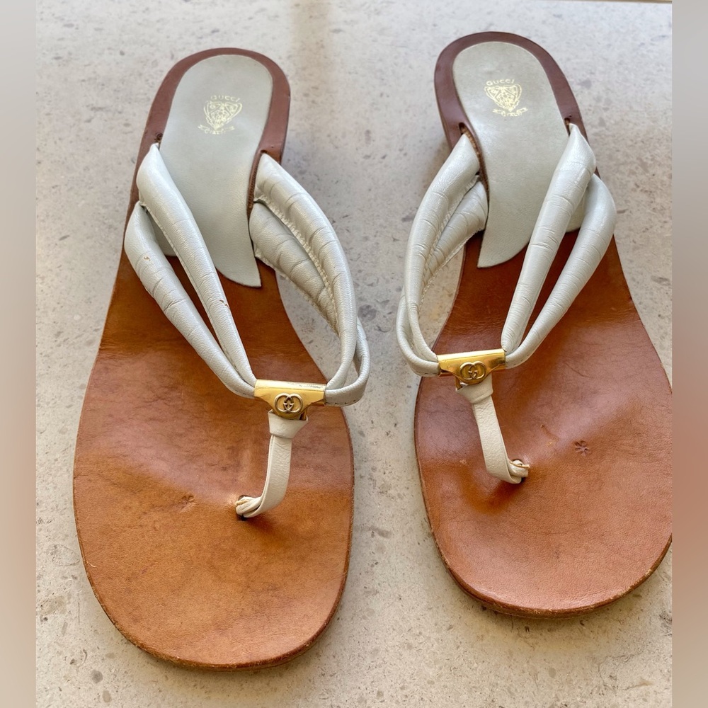 Vintage 1970s 1980s Gucci White Leather and Wood Flip Flop Sandals - Picture 8 of 11